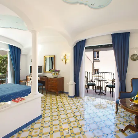 Grand La Favorita מלון