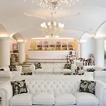 Grand La Favorita Hotell