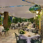 Grand La Favorita Hotell