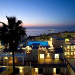 Grand La Favorita Hotell