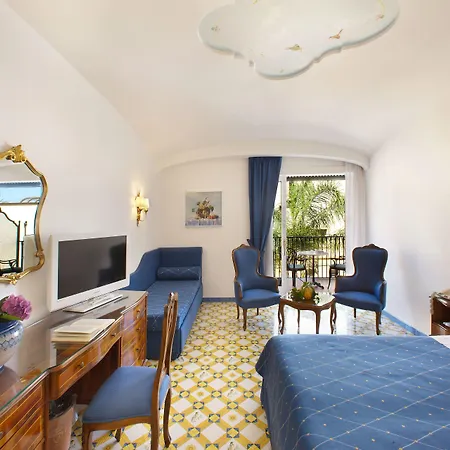 Grand La Favorita Hotel