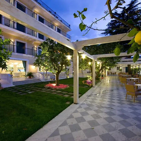 Grand La Favorita Hotel 5*