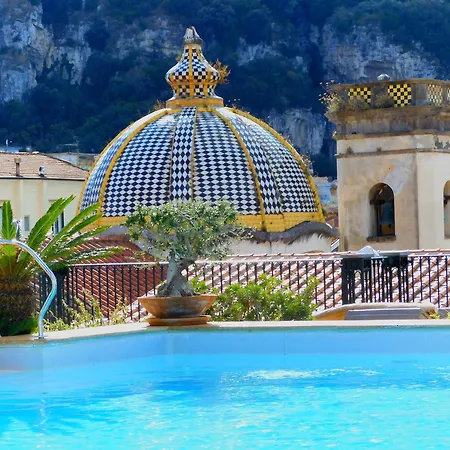 Grand La Favorita Szálloda