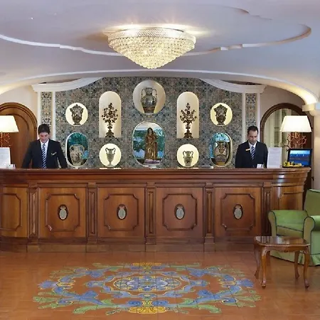 Grand La Favorita Hotel