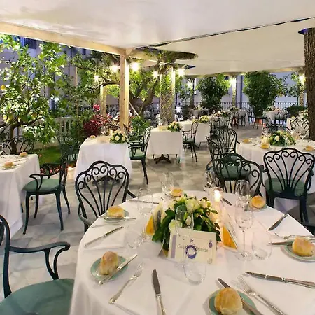 Grand La Favorita Hotel