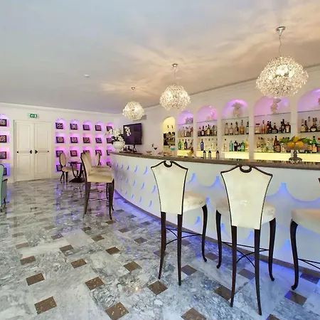 Grand La Favorita Hotel
