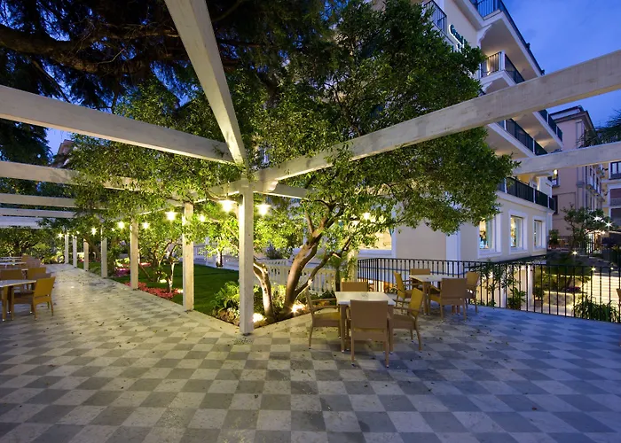 Grand La Favorita Szálloda Sorrento