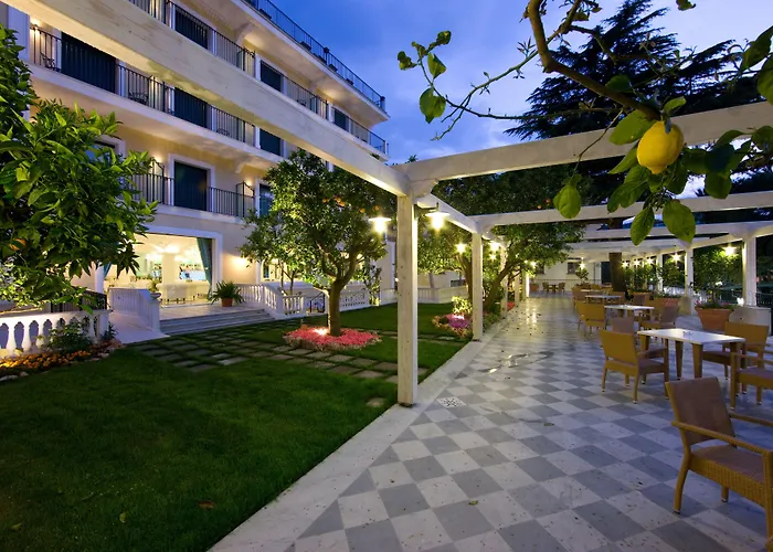 Grand La Favorita Szálloda 5*
